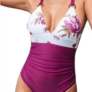 NWT Cupshe swimsuit one piece.‎ Super cute! Brand new floral O-ring. Size…